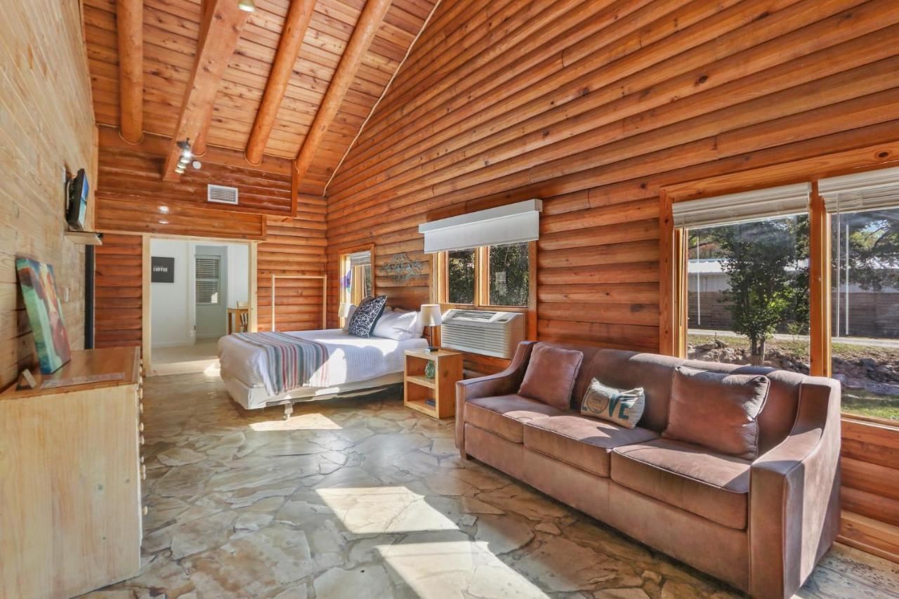 Wimberley Log Cabins Resort And Suites- Unit 4 المظهر الخارجي الصورة